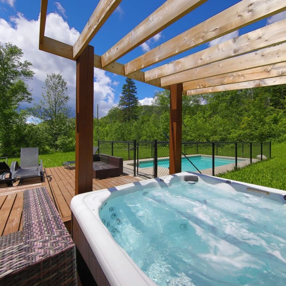 Le St-c me- Spa-piscine- Billard - Ski Val St-c me