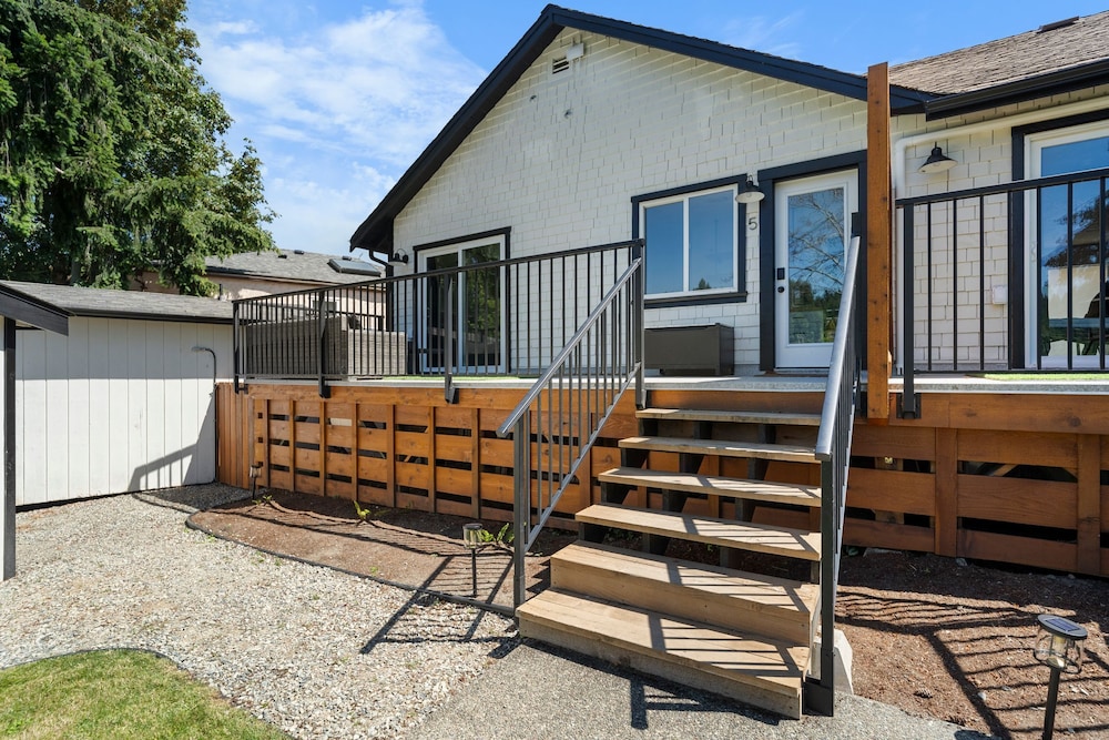 Riverside by Cowichan Lake Cottages