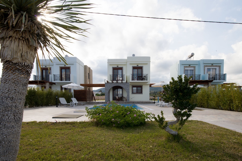 Hotel Petra Villas - Image 1
