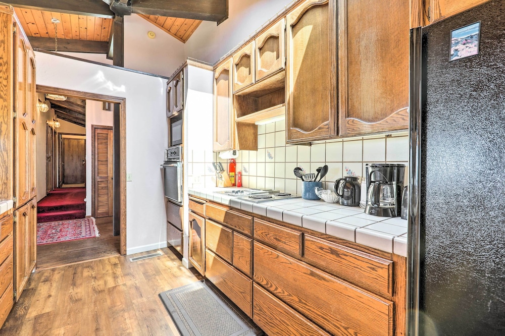 Oceanfront Irish Beach 'sea Haven' Home w/ Hot Tub