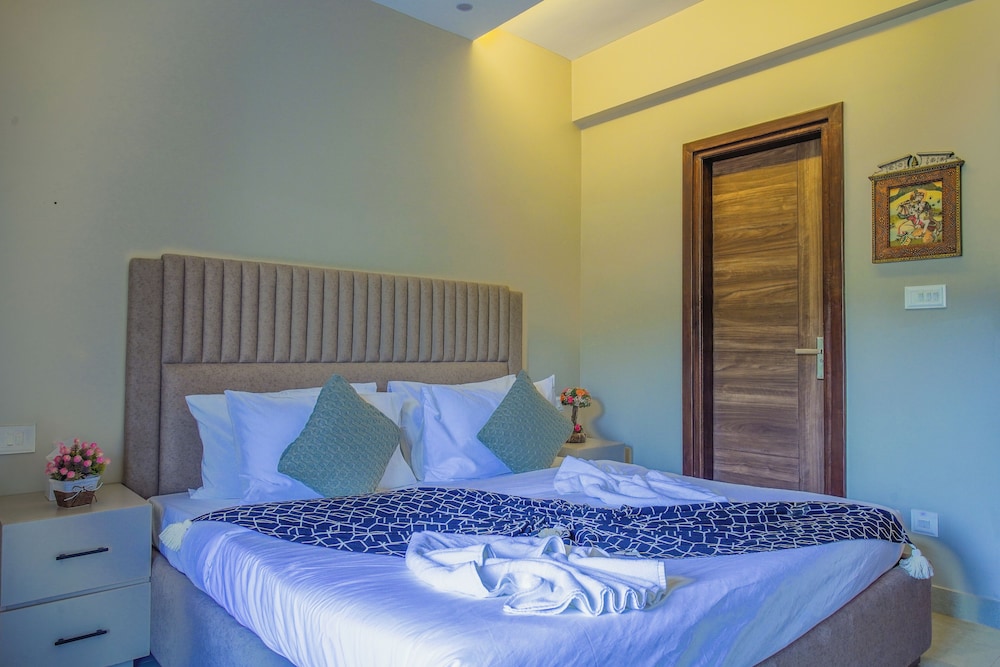Alaya Stays Veera Marina 3 BHK Apartment