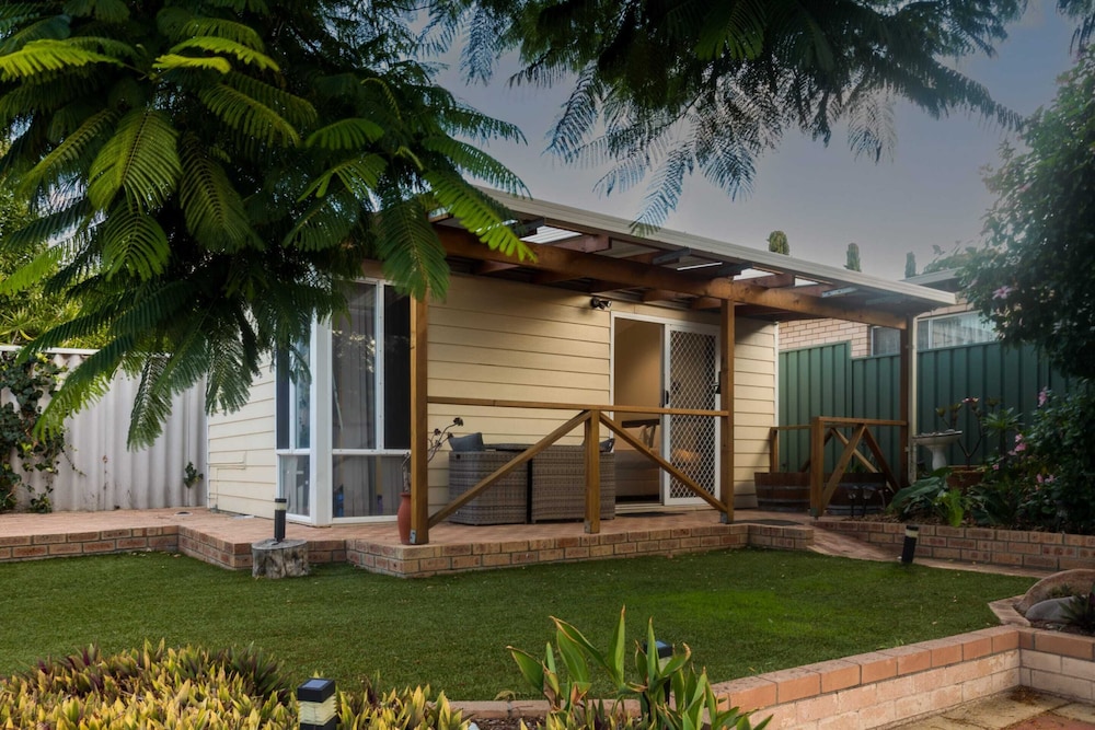 Studio Granny Flat in Melville With Patio