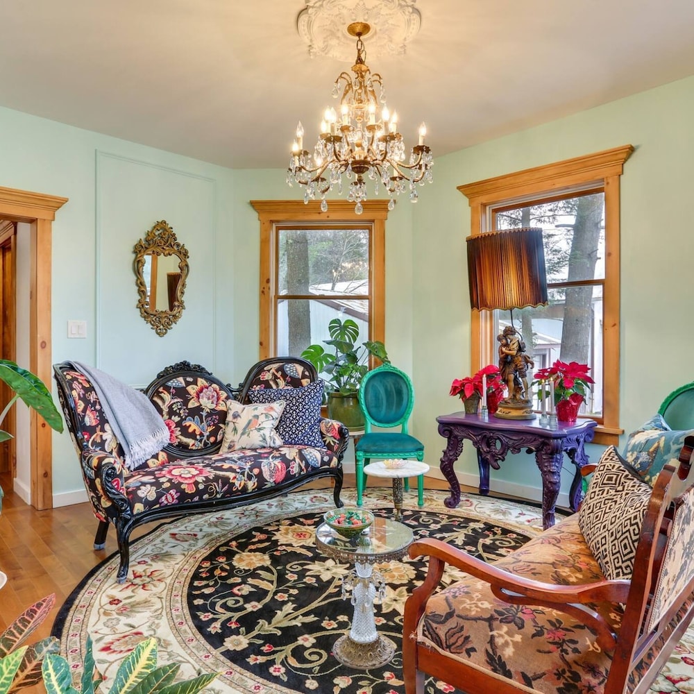 Victorian Lake Oasis
