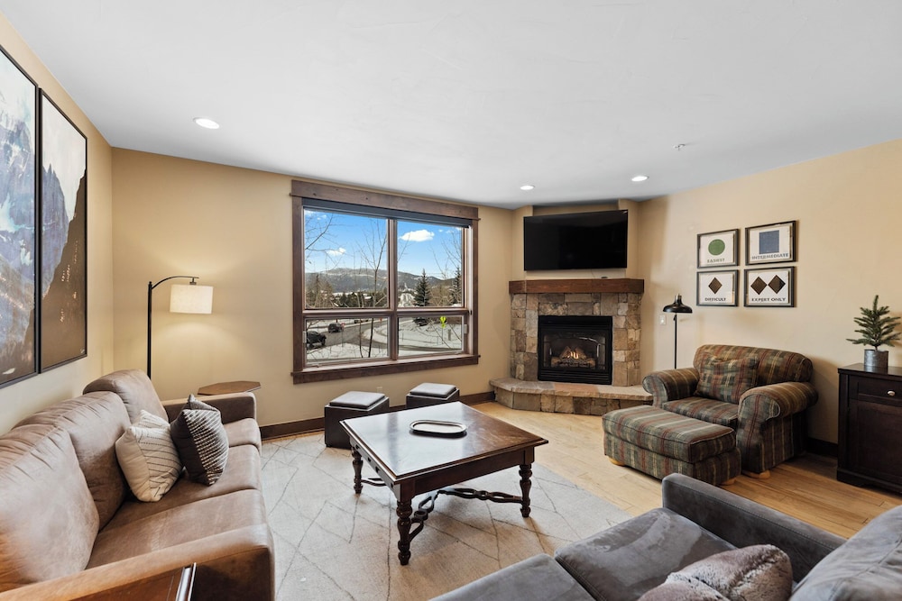 Watertower Place Condos Unit 202, Building B