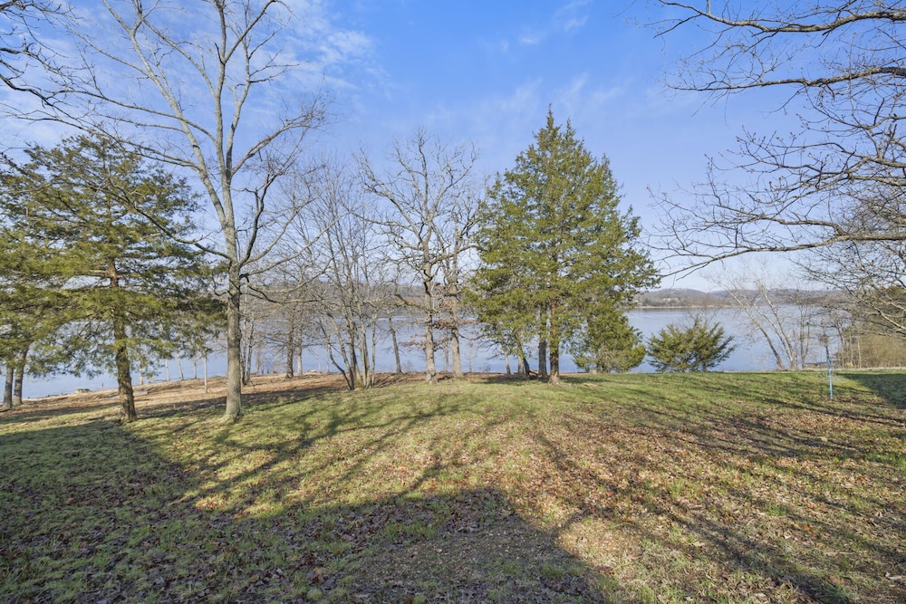 Lakefront Sanctuary - Table Rock Lake Adventures view 4