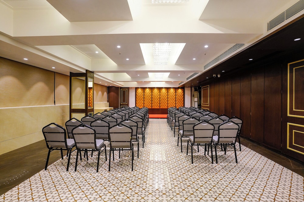 FabHotel Shubham Comforts