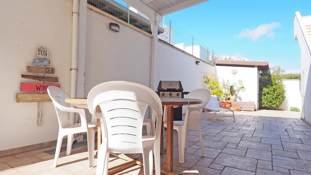 Villa Fede - 3 Bedrooms 2 Bathrooms air Conditioning by the sea