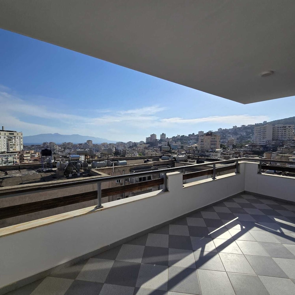 Lazy Roo Hostel Saranda
