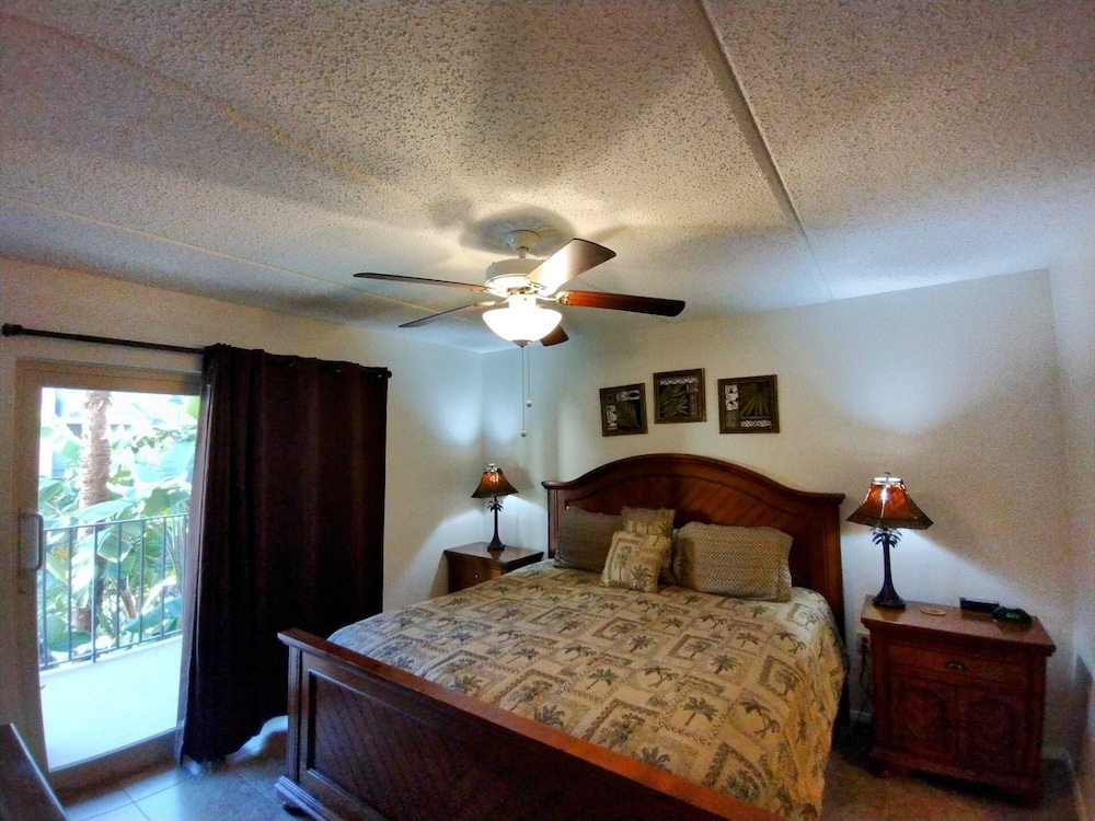 Beachview 208 Minium 2 Bedroom Condo by RedAwning view 4