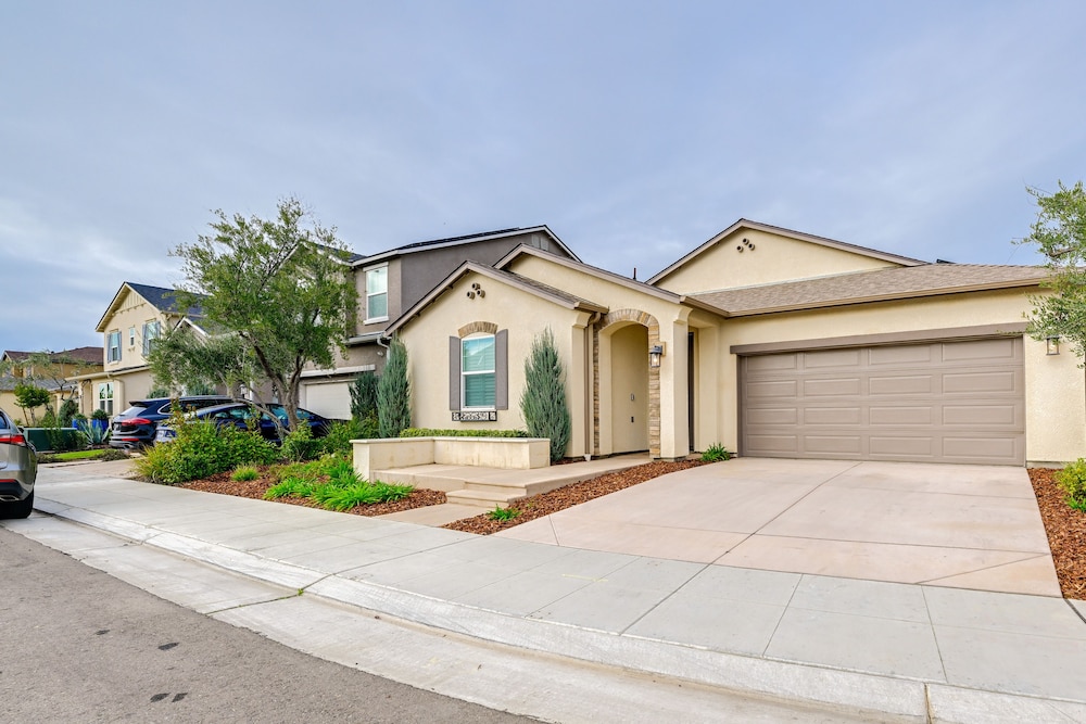 Pet-friendly Clovis Home - Near Mall & Waterpark! view 5