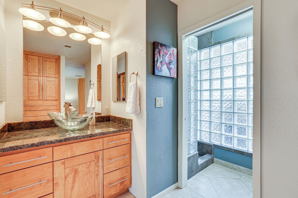 Horsey Hideaway: Ranch House in Cave Creek!