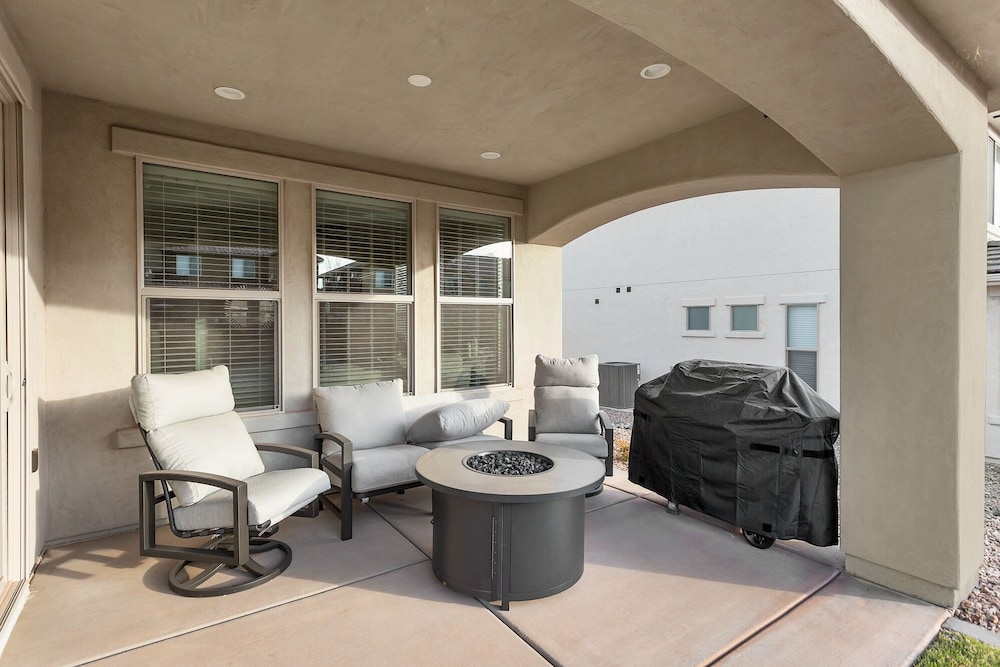 Hotel Desert Escape At Ladera 4 Bedroom Home by Redawning - Image 1