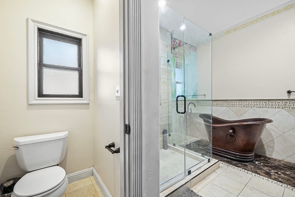 Spaciour 4Br 4bth Stunning House With Free Parking