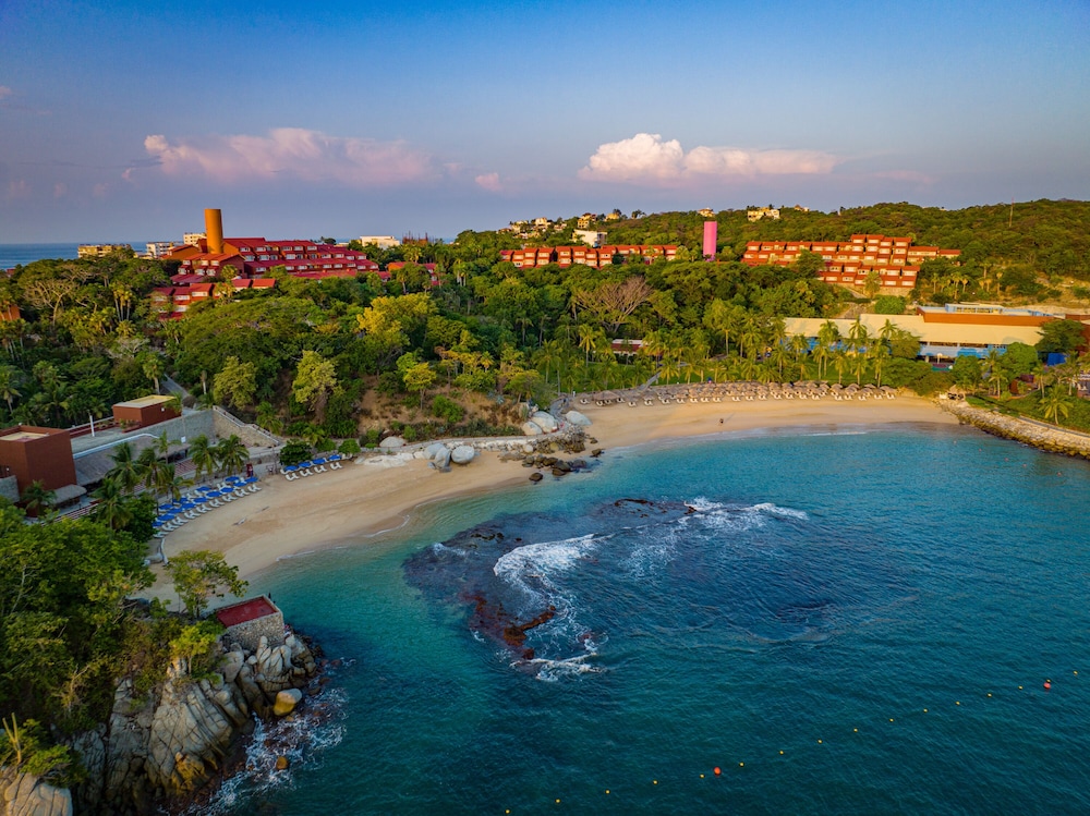 Huatulco Vacations - Las Brisas Huatulco - Property Image 1
