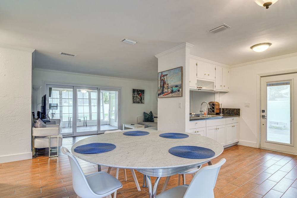 5 Mi to Dtwn: Pet-friendly Home in St Petersburg!