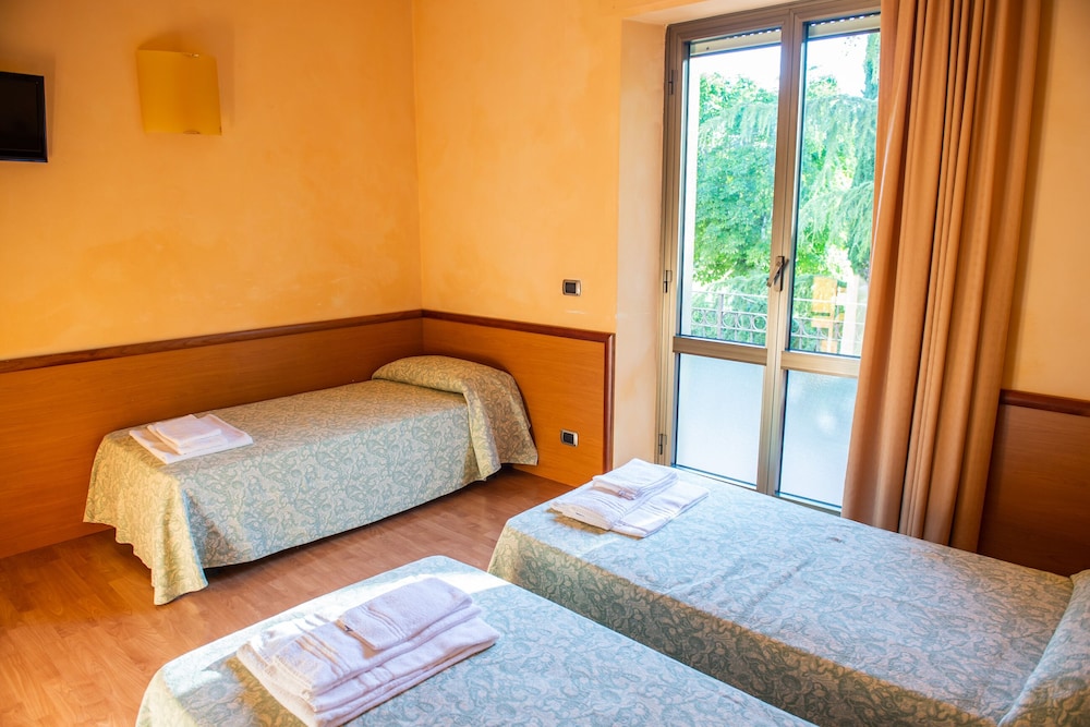 Settecolli Sport Hostel - Double Room 109 view 5