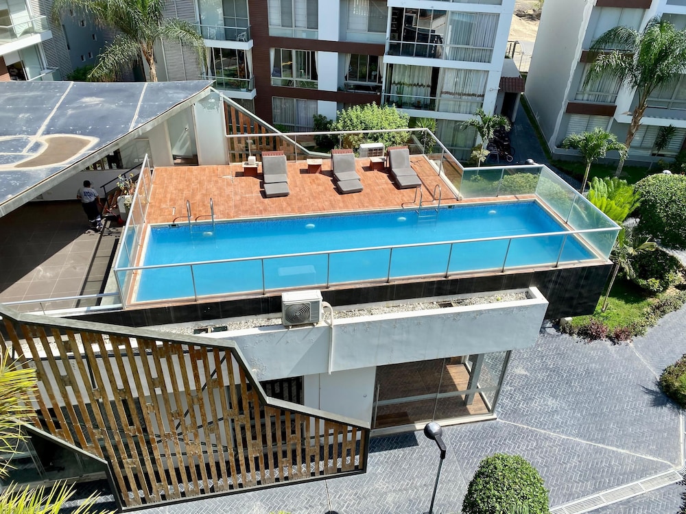 Apartment with Pool, Gym & A/C (507)