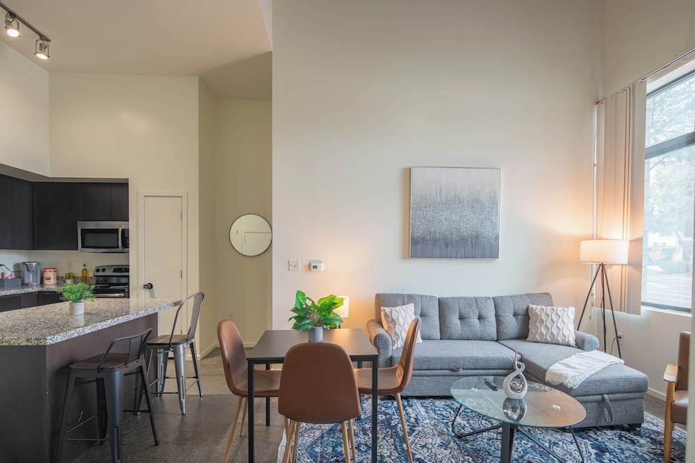 ROVE LIVING/KL - Roosevelt Point