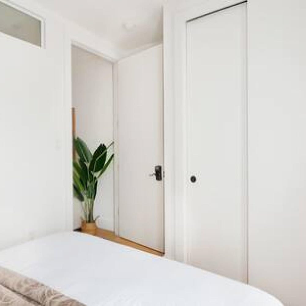 1290-6 Newly Renovated 2 Bedrooms in UES