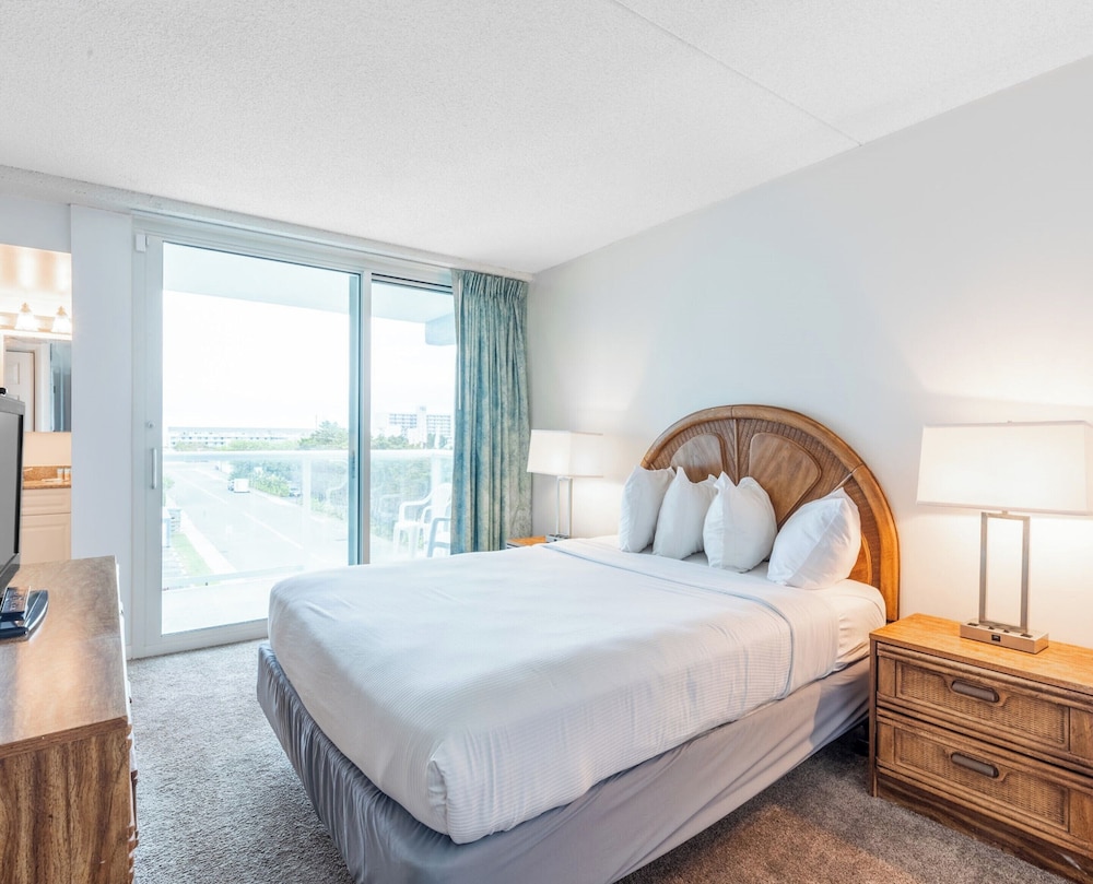 Bay Club Resort by Coolvacay
