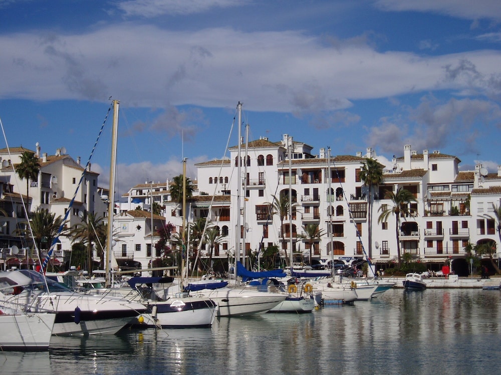 Puerto Duquesa Front Line Sea View Golf Studios - Longer Lets