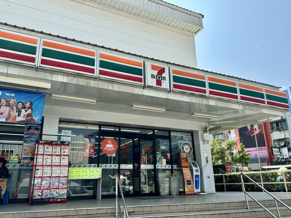 Sriracha Avenue view 3