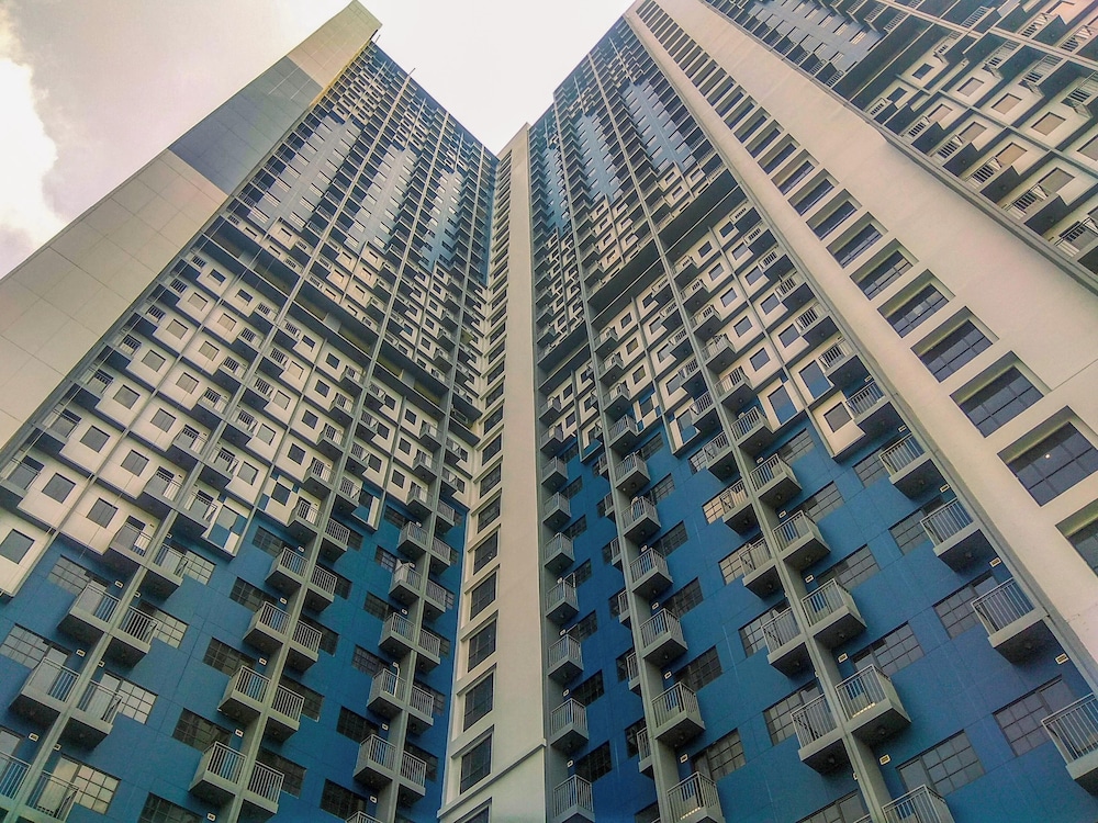 Peach Tone Studio At Evenciio Margonda Apartment