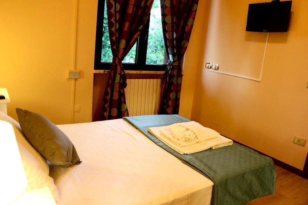 Sirmione Vacations - A.G. Holiday Hotel - Property Image 2