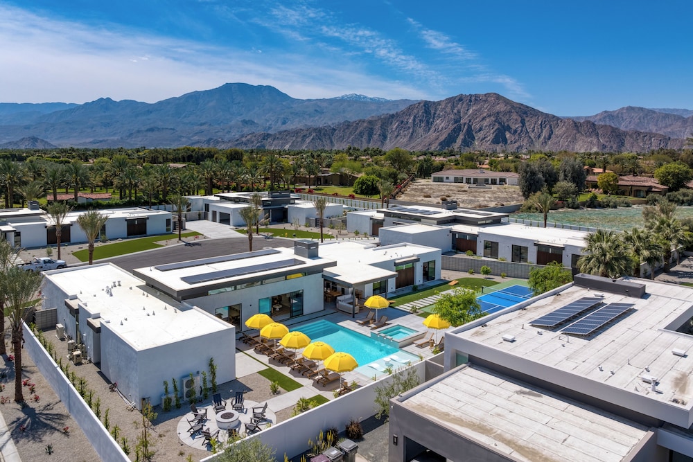 The Polo Villas by AvantStay – Modern Oasis Near Empire Polo Club