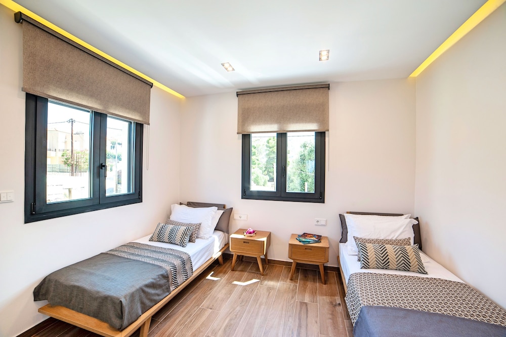 Perla Villas with Heated Pool photo 2