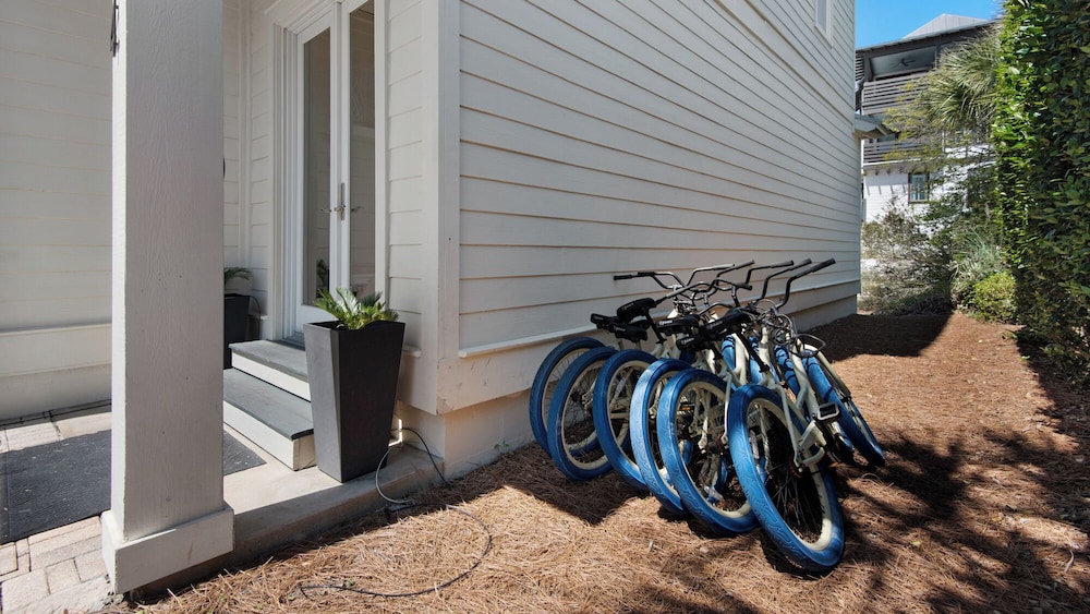 5BR Sleeps 14 in Seagrove Beach, Golf Cart, 6 Bikes, Pool + Free Attractions!