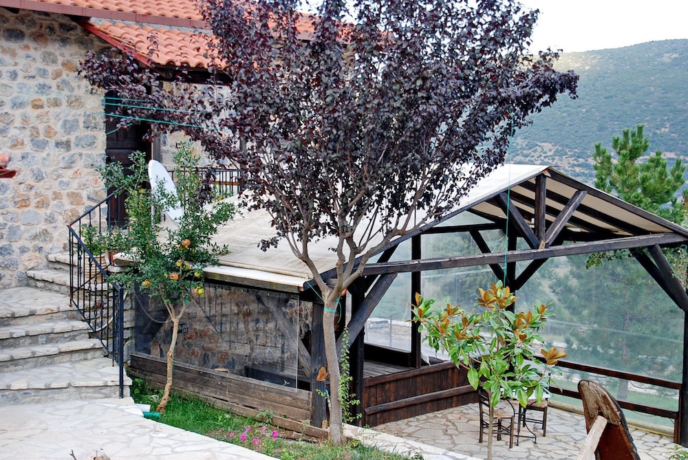 Menalia Villas & Suites