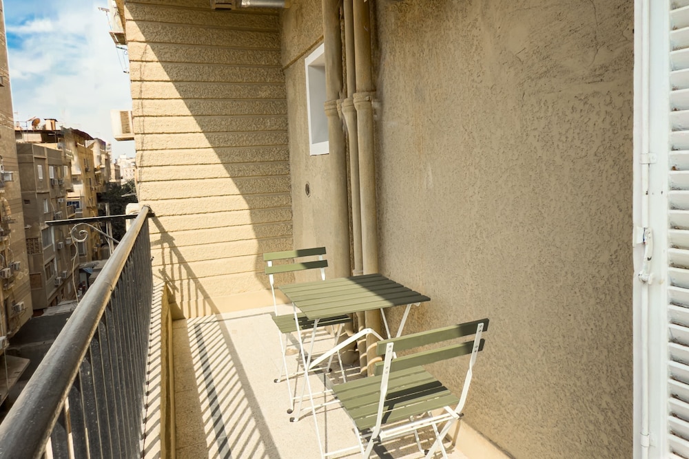 Xuru Stays I The 2bdr Crimson Crib @ The Heart Of Heliopolis