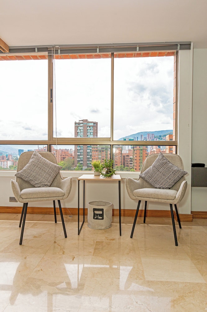 Edificio Alcazar de Oviedo BY Host Medellin