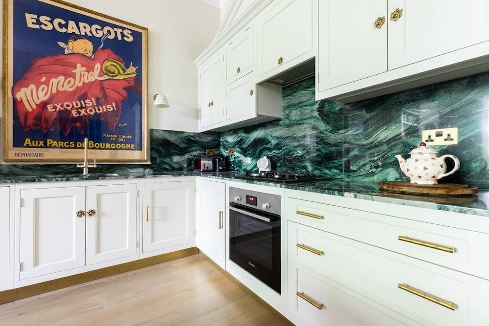 Porchester Square VI by Onefinestay