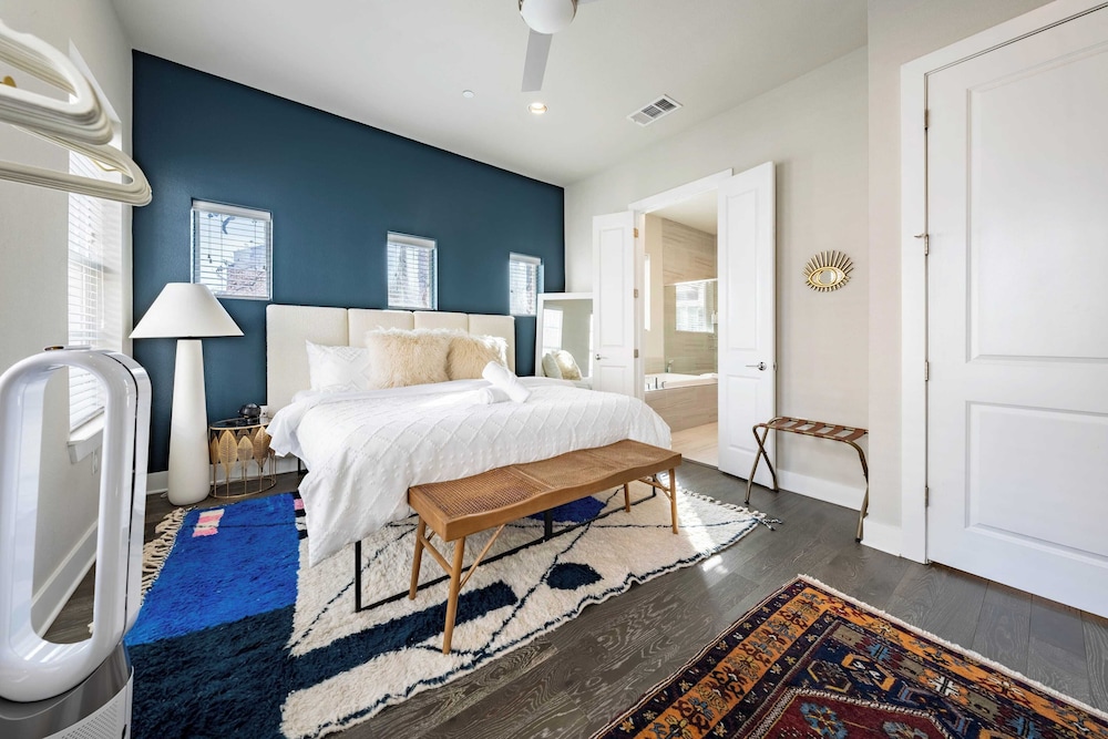 Modern Home, Private Balcony, Near Rainey & Lady Bird Lake Haus of Z