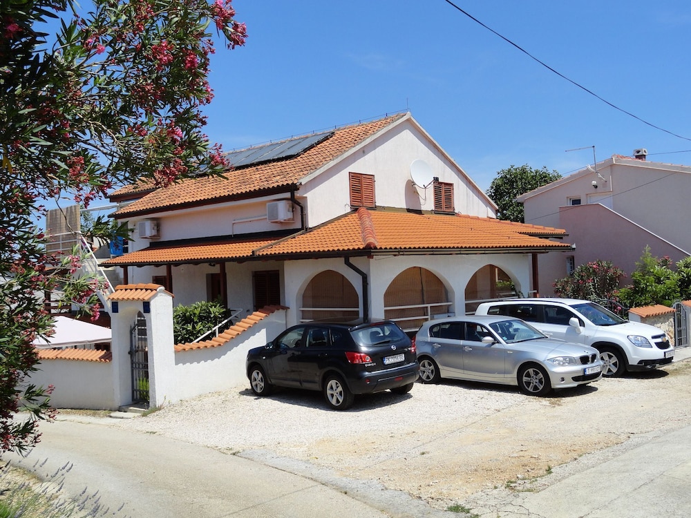 Davor - With Parking - A6 view 5
