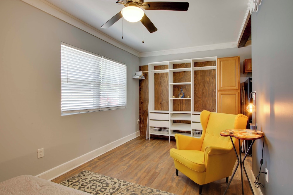 Commuter-friendly Rental Unit in Greenwood!
