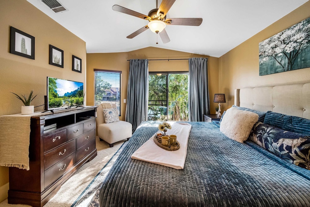Cozy Lakeside Retreat in PGA West Bbq Scenic Views