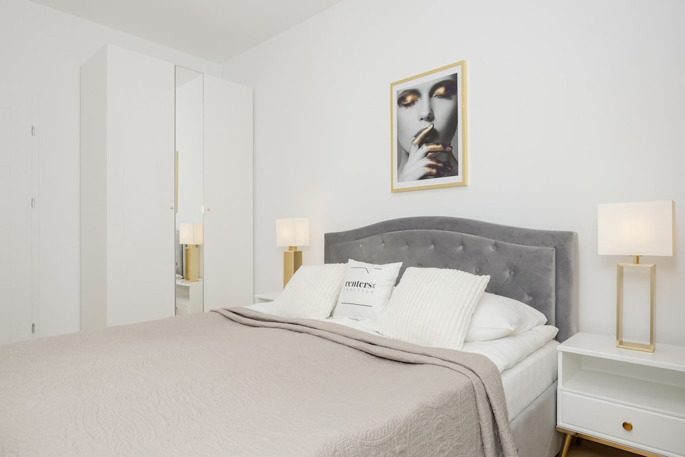 Modern With Parking by Renters Prestige view 3