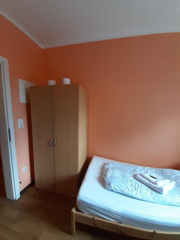 2-Rent Group Hostel Rooms&Apartments TUB19A