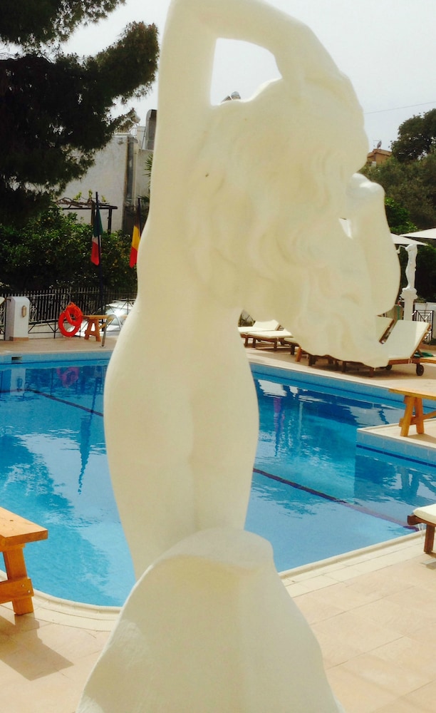Kostis Villas