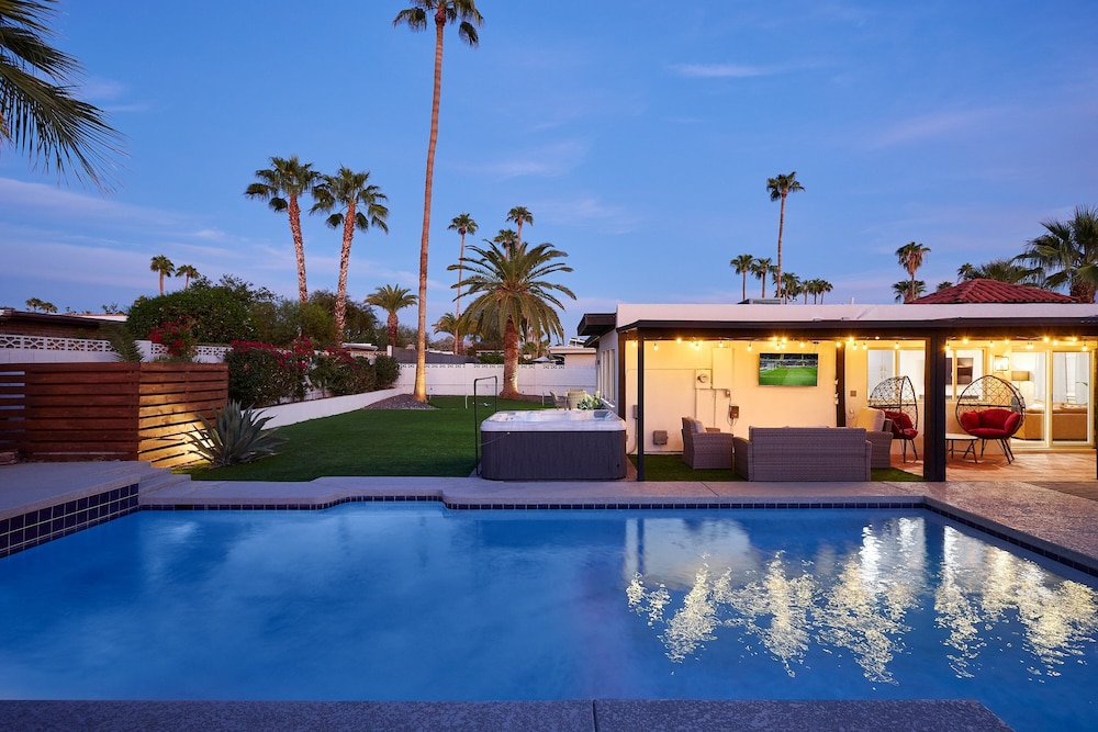 Desert Rose-hot Tub-pool Heat Avail-fire Pit-golf!