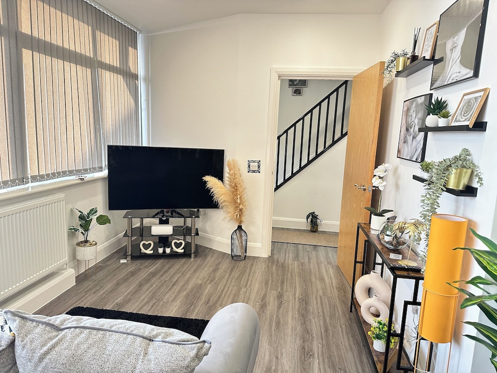 Goodrich Mews Apartment in Dudley view 2
