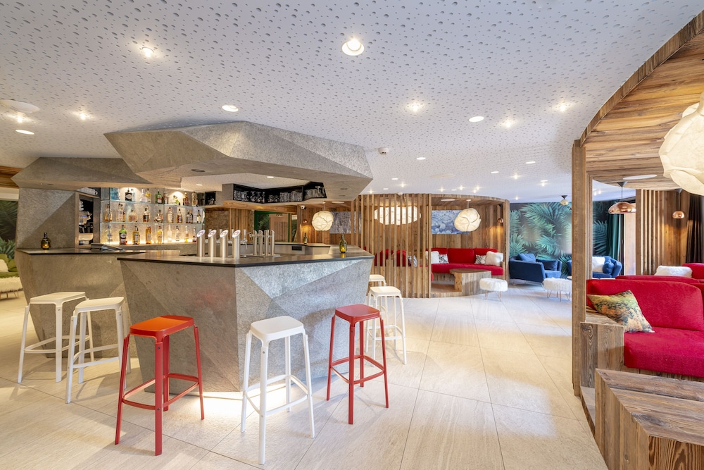 Les Allues Vacations - Hotel L'Eterlou - Property Image 2