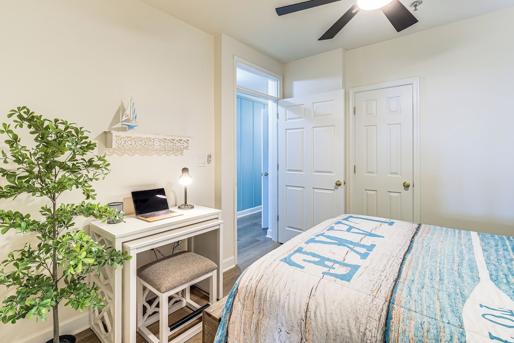 Smith Mountain Lake Retreat w/ Resort Amenities!