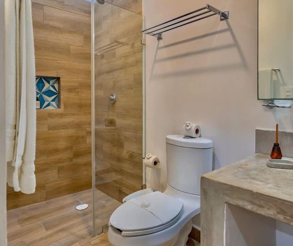4 Br Private Rooftop Pool Spacious Exclusive