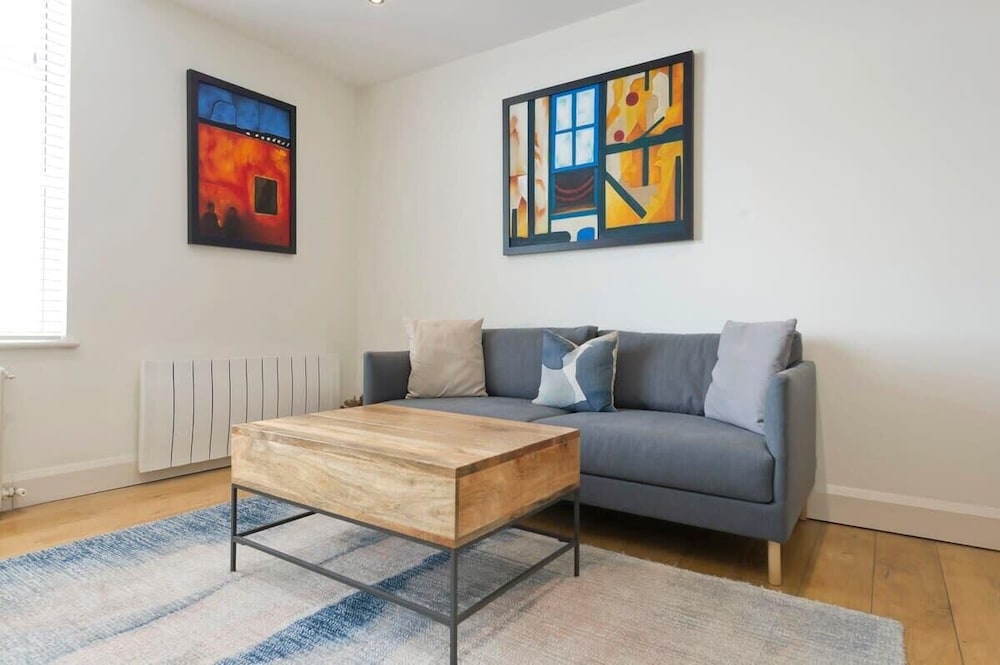 2 Bedroom Apartment - Bayswater