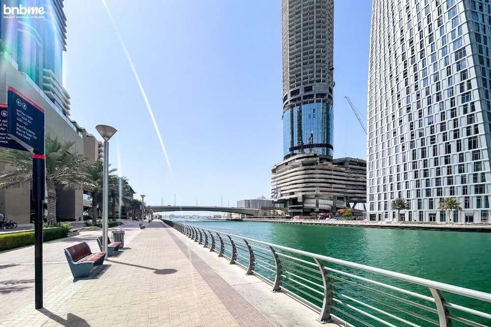 Scintillating Marina View From 1BR Apt
