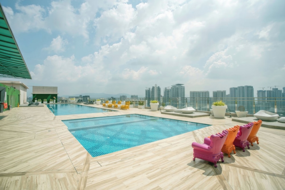 Dorsett Hartamas SkyPool & Chill